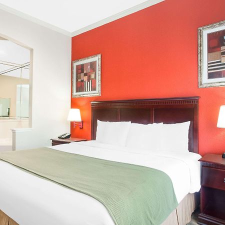 Motel Baymont By Wyndham Crestview Extérieur photo