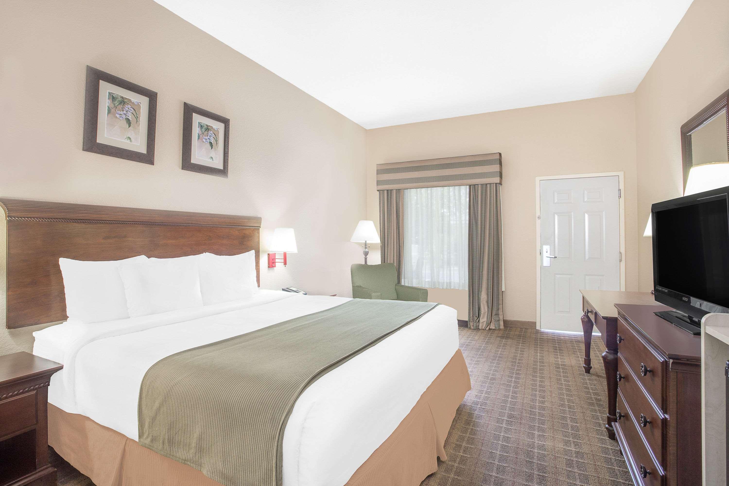 Motel Baymont By Wyndham Crestview Extérieur photo