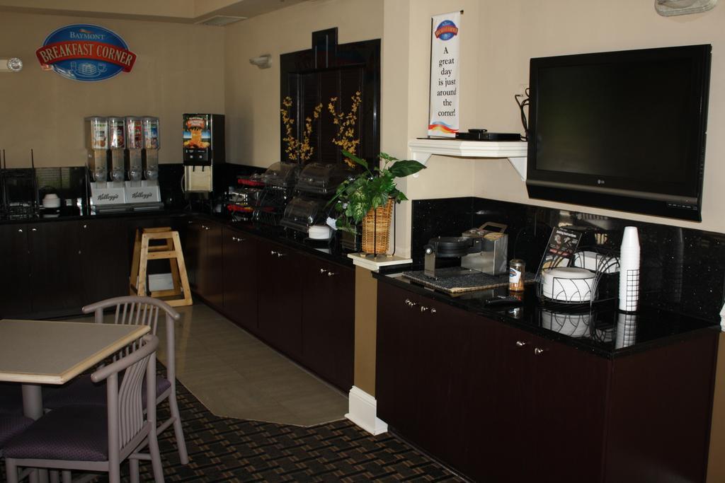Motel Baymont By Wyndham Crestview Extérieur photo